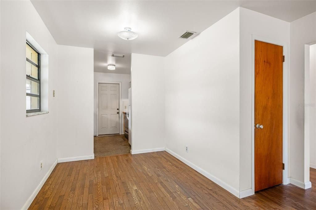 Active With Contract: $299,000 (3 beds, 1 baths, 891 Square Feet)