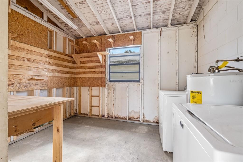 Active With Contract: $299,000 (3 beds, 1 baths, 891 Square Feet)