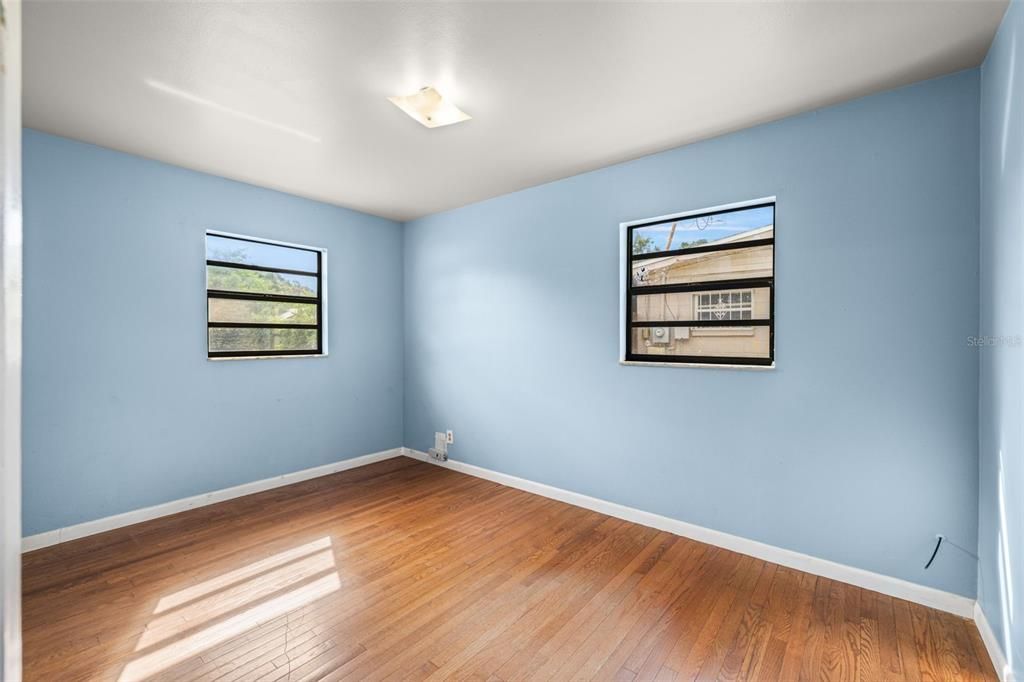 Active With Contract: $299,000 (3 beds, 1 baths, 891 Square Feet)