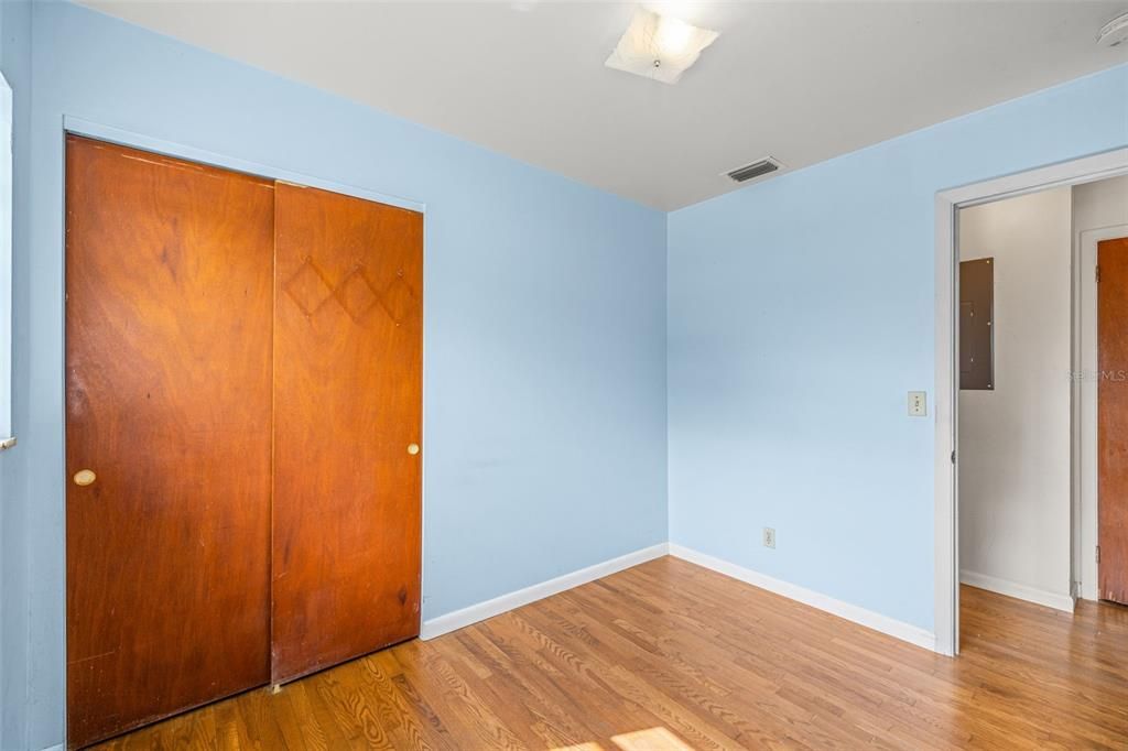 Active With Contract: $299,000 (3 beds, 1 baths, 891 Square Feet)