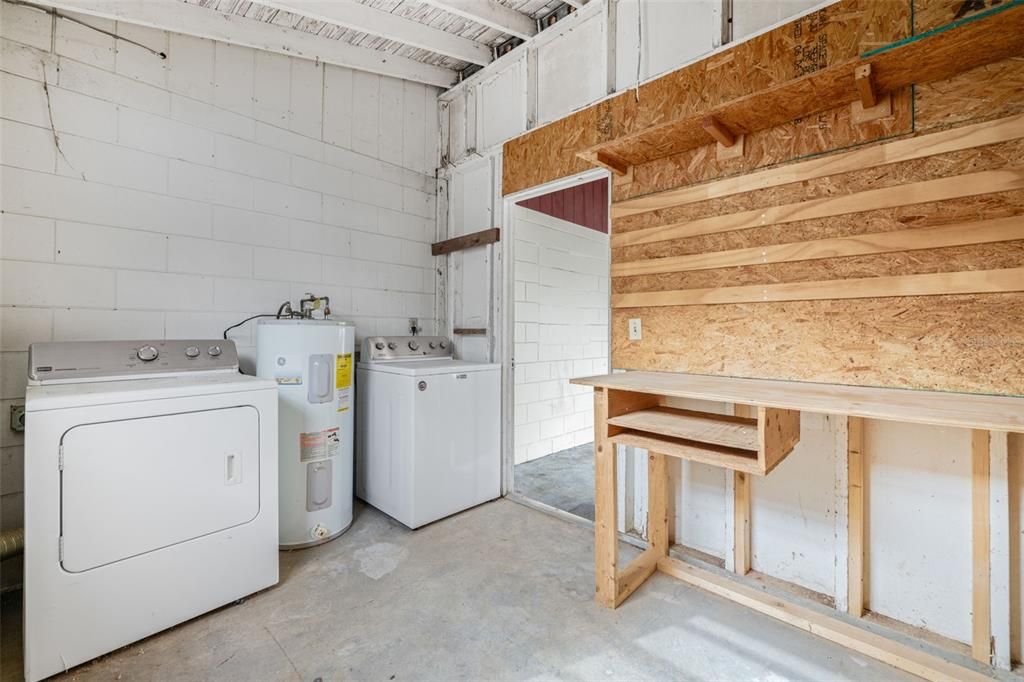 Active With Contract: $299,000 (3 beds, 1 baths, 891 Square Feet)