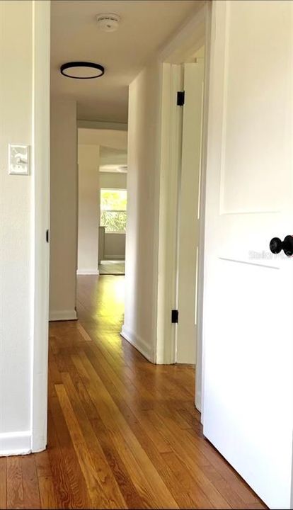 Под контрактом: $239,000 (3 спален, 1 ванн, 831 Квадратных фут)