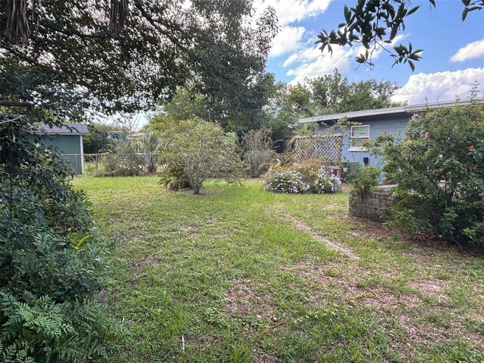 Под контрактом: $239,000 (3 спален, 1 ванн, 831 Квадратных фут)