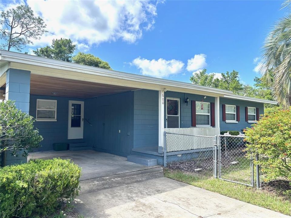 Под контрактом: $239,000 (3 спален, 1 ванн, 831 Квадратных фут)