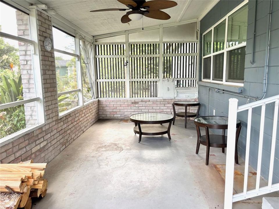 Под контрактом: $239,000 (3 спален, 1 ванн, 831 Квадратных фут)