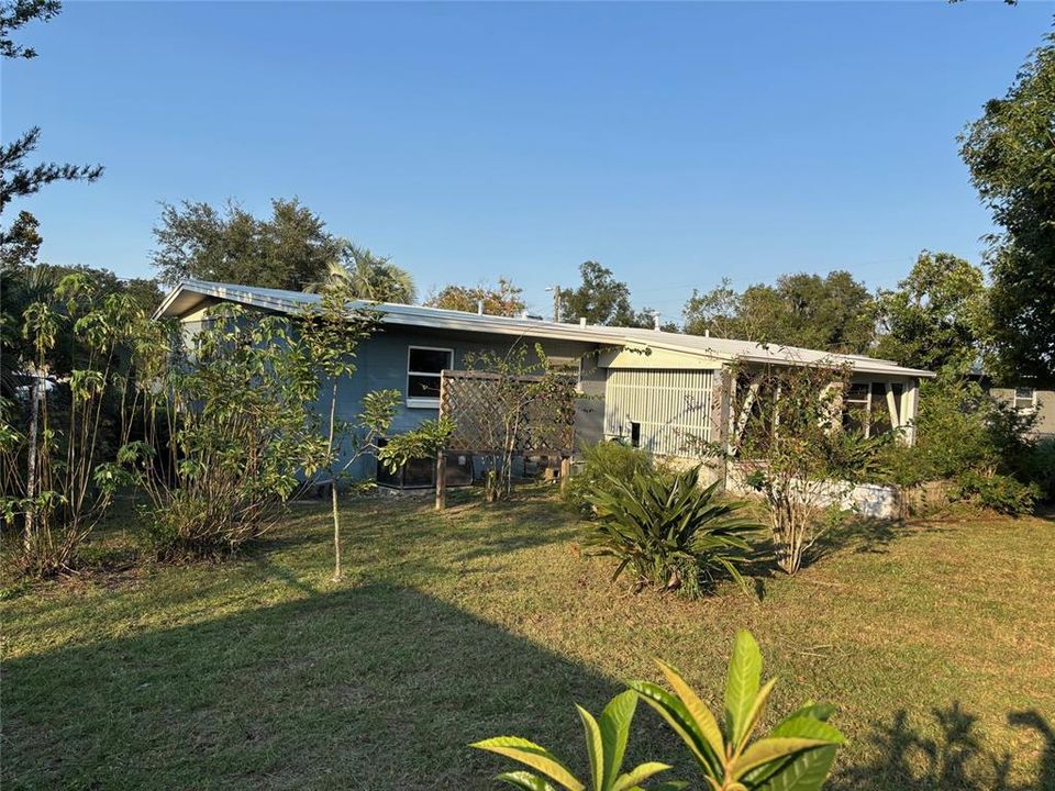 Под контрактом: $239,000 (3 спален, 1 ванн, 831 Квадратных фут)