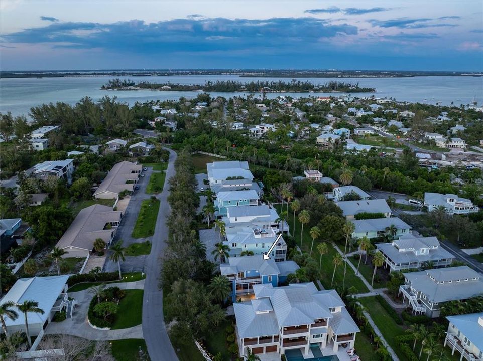 For Sale: $2,799,000 (3 beds, 3 baths, 2352 Square Feet)