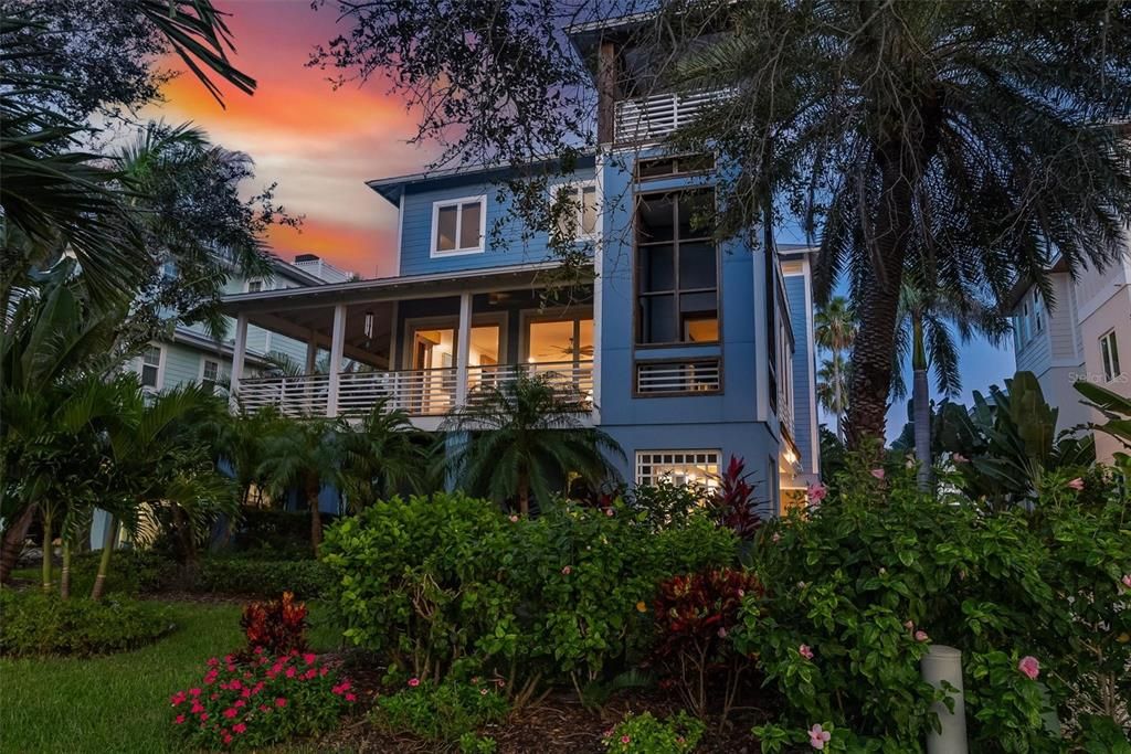 For Sale: $2,799,000 (3 beds, 3 baths, 2352 Square Feet)