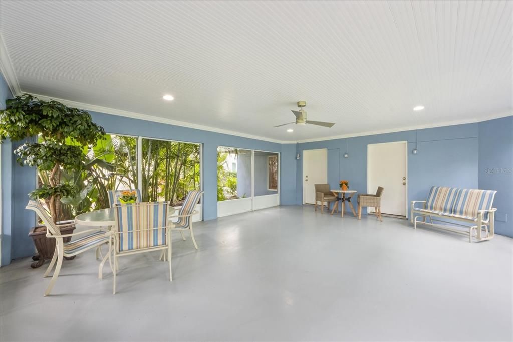 For Sale: $2,799,000 (3 beds, 3 baths, 2352 Square Feet)