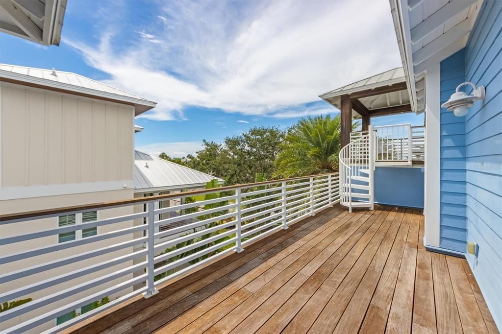 For Sale: $2,799,000 (3 beds, 3 baths, 2352 Square Feet)