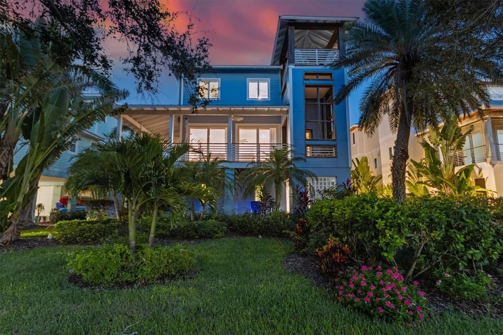 For Sale: $2,799,000 (3 beds, 3 baths, 2352 Square Feet)