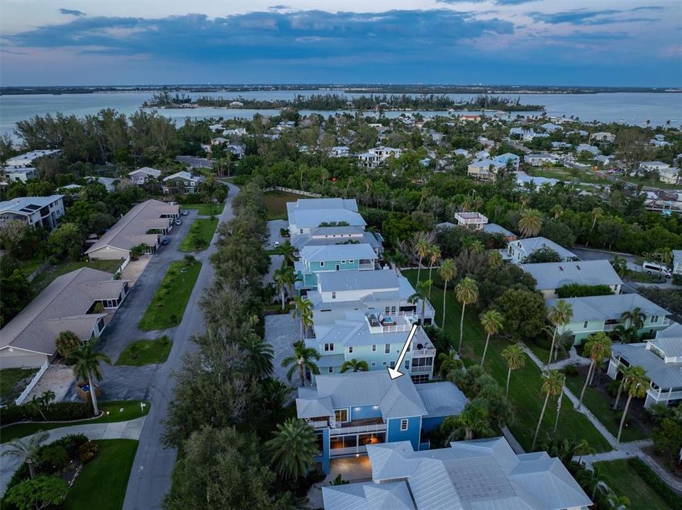 For Sale: $2,799,000 (3 beds, 3 baths, 2352 Square Feet)