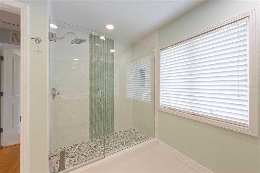 For Sale: $2,799,000 (3 beds, 3 baths, 2352 Square Feet)