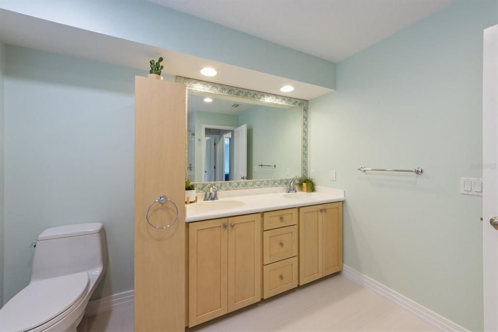 For Sale: $2,799,000 (3 beds, 3 baths, 2352 Square Feet)