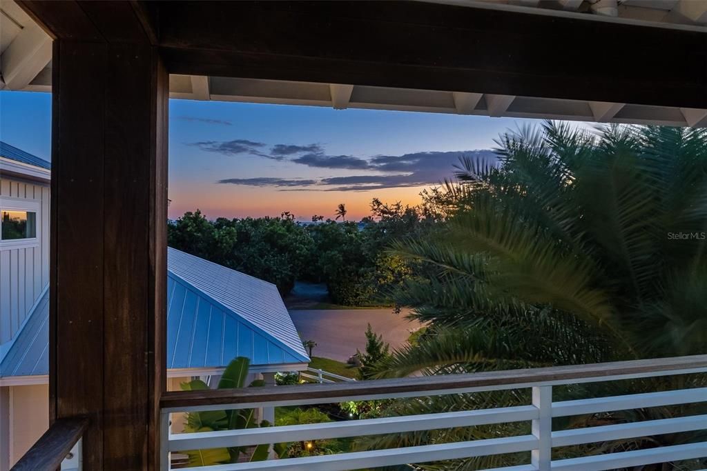 For Sale: $2,799,000 (3 beds, 3 baths, 2352 Square Feet)