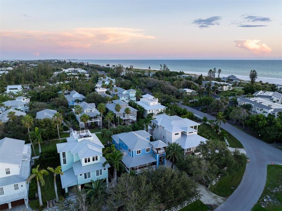 For Sale: $2,799,000 (3 beds, 3 baths, 2352 Square Feet)