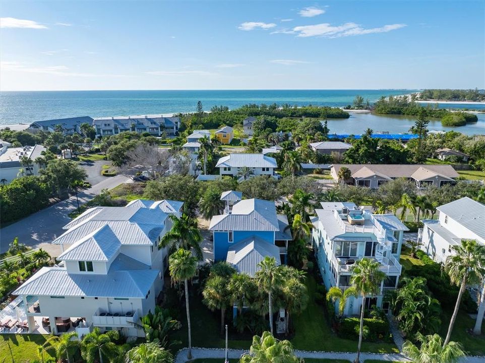 For Sale: $2,799,000 (3 beds, 3 baths, 2352 Square Feet)