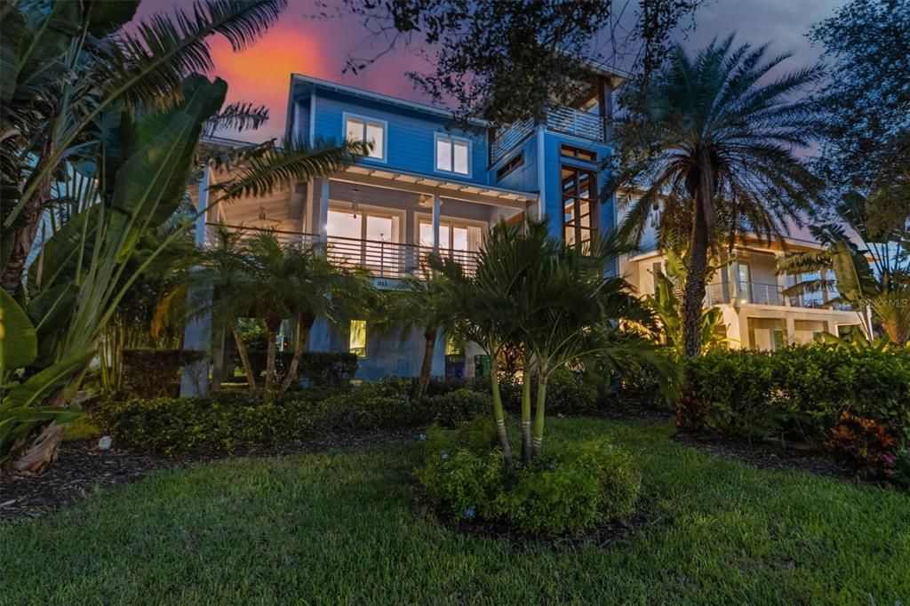 For Sale: $2,799,000 (3 beds, 3 baths, 2352 Square Feet)