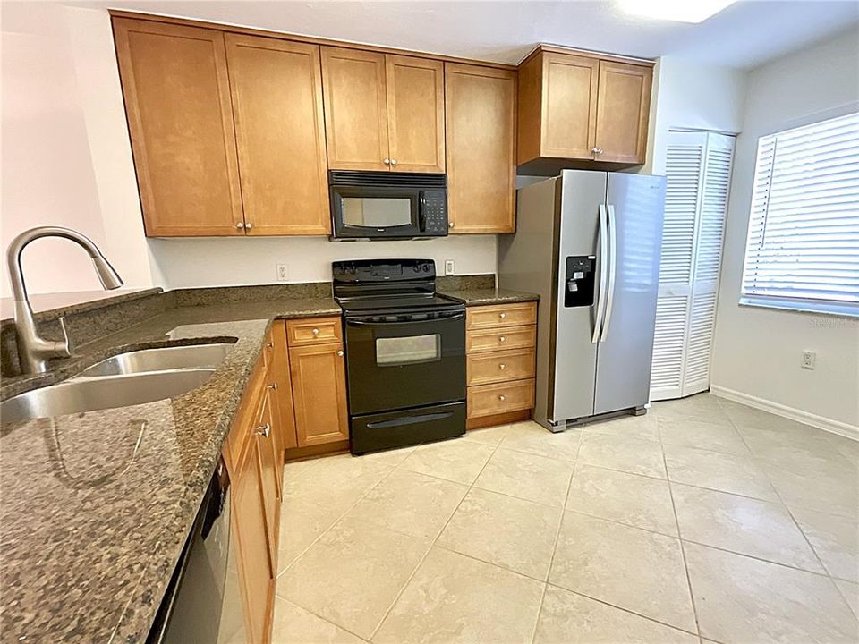 For Rent: $1,900 (2 beds, 2 baths, 1100 Square Feet)