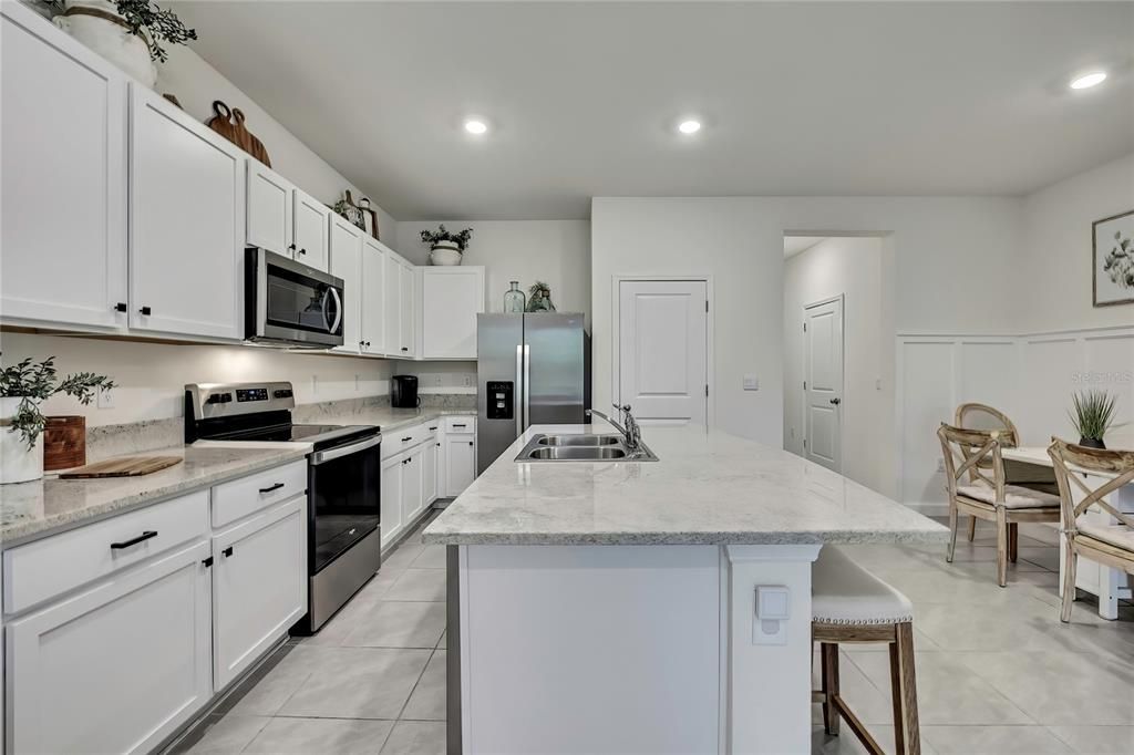 На продажу: $289,900 (3 спален, 2 ванн, 1695 Квадратных фут)