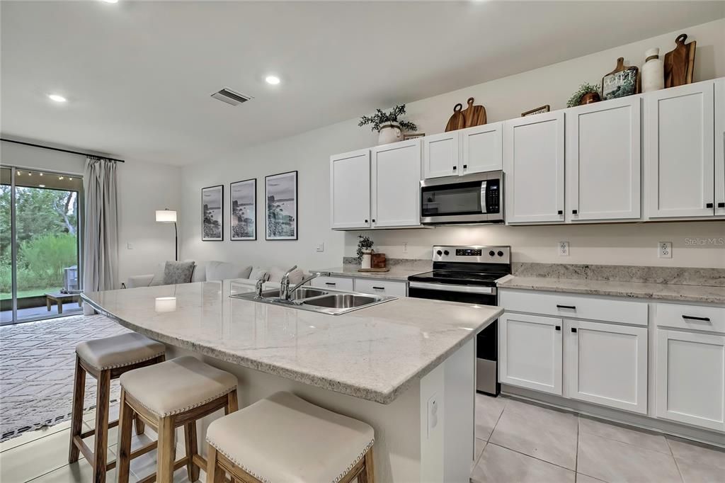 На продажу: $289,900 (3 спален, 2 ванн, 1695 Квадратных фут)