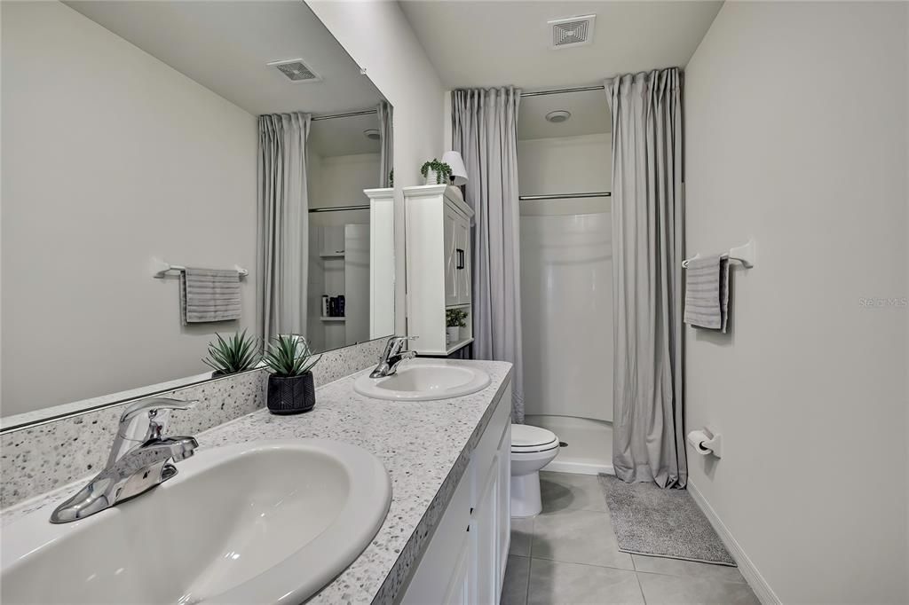 На продажу: $289,900 (3 спален, 2 ванн, 1695 Квадратных фут)