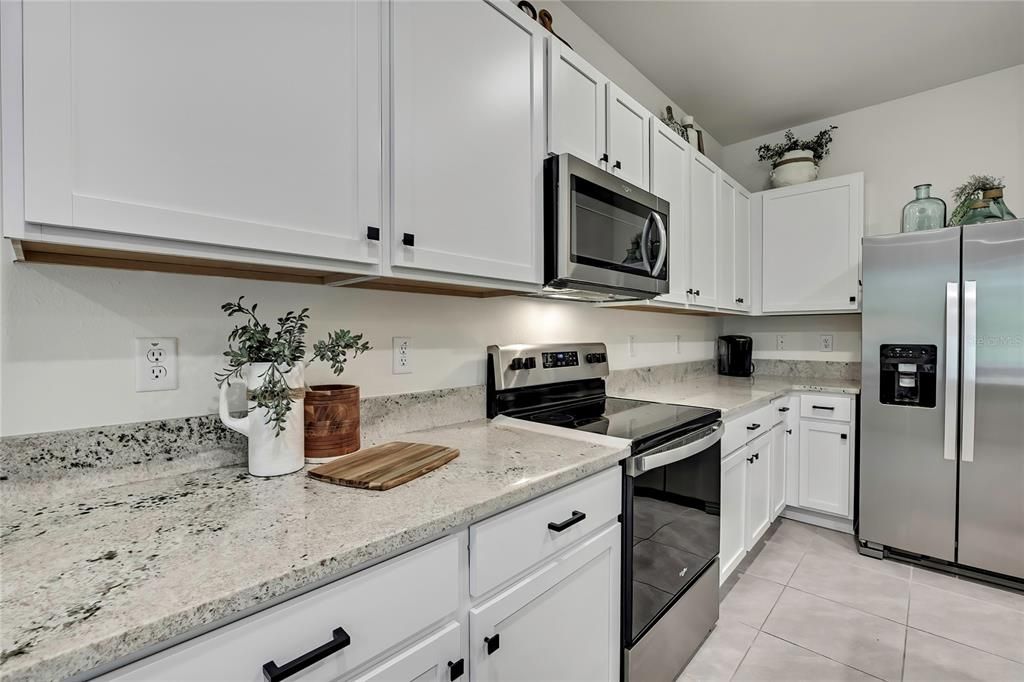 На продажу: $289,900 (3 спален, 2 ванн, 1695 Квадратных фут)