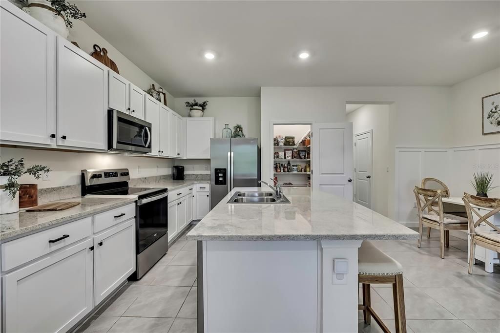 На продажу: $289,900 (3 спален, 2 ванн, 1695 Квадратных фут)