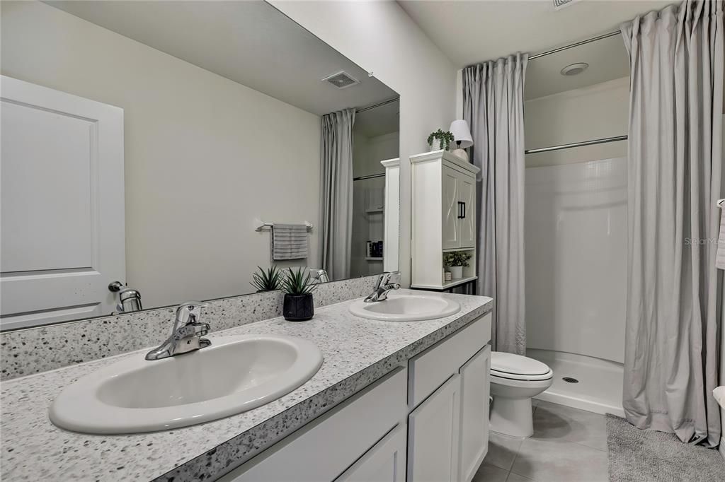 На продажу: $289,900 (3 спален, 2 ванн, 1695 Квадратных фут)