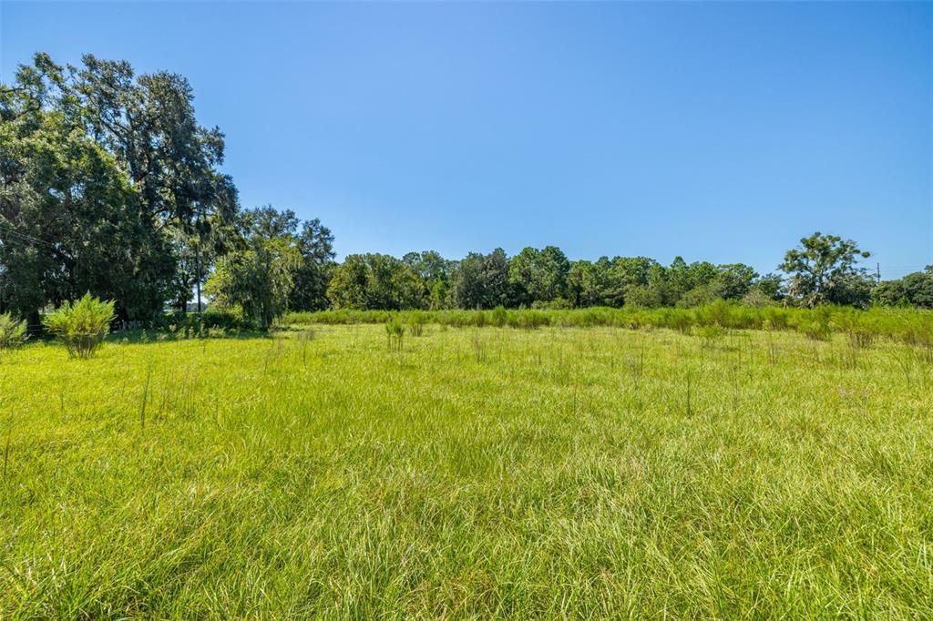 На продажу: $999,990 (11.76 acres)