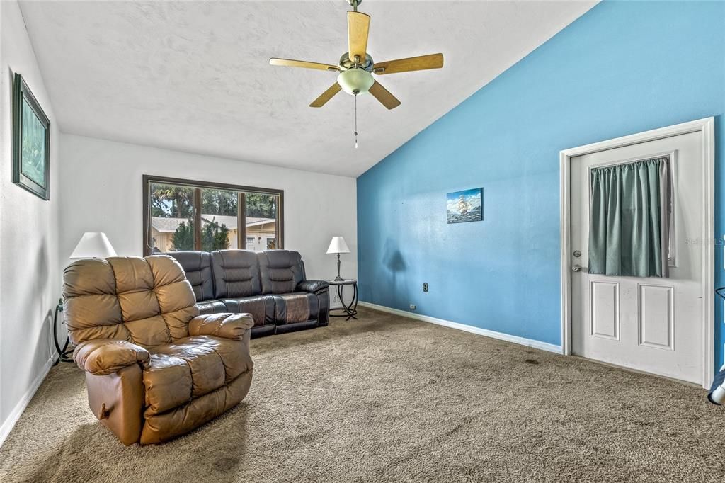 待售: $235,000 (3 贝兹, 2 浴室, 1542 平方英尺)