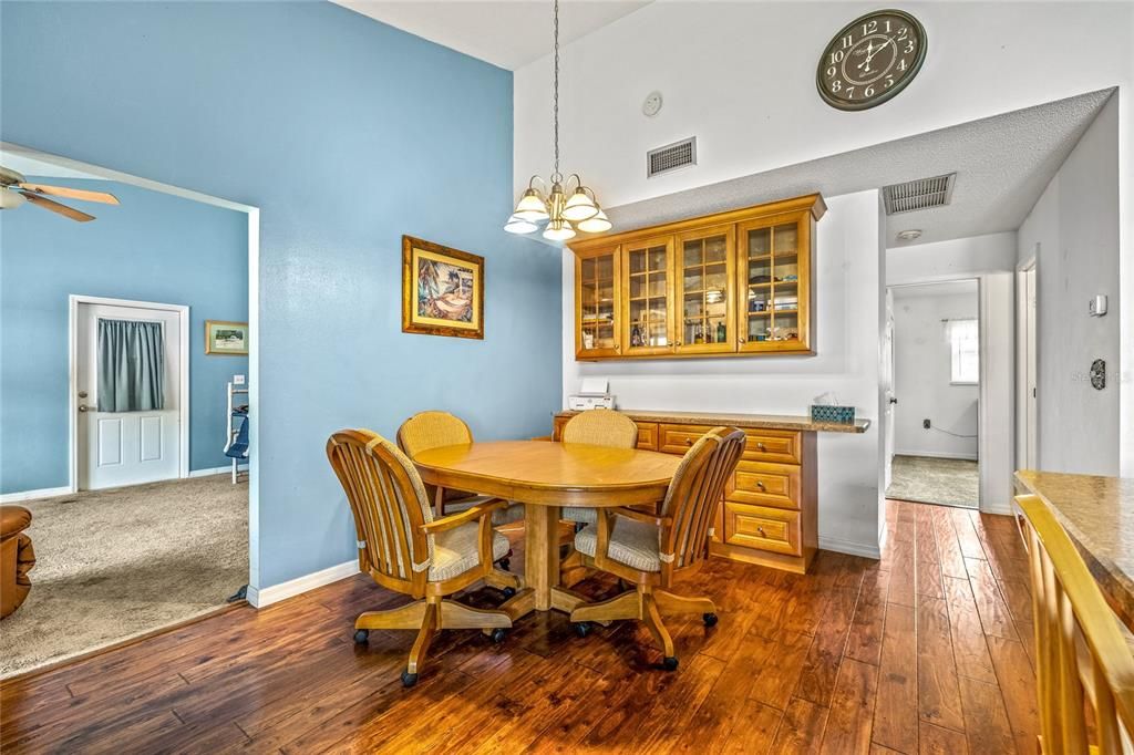 待售: $235,000 (3 贝兹, 2 浴室, 1542 平方英尺)