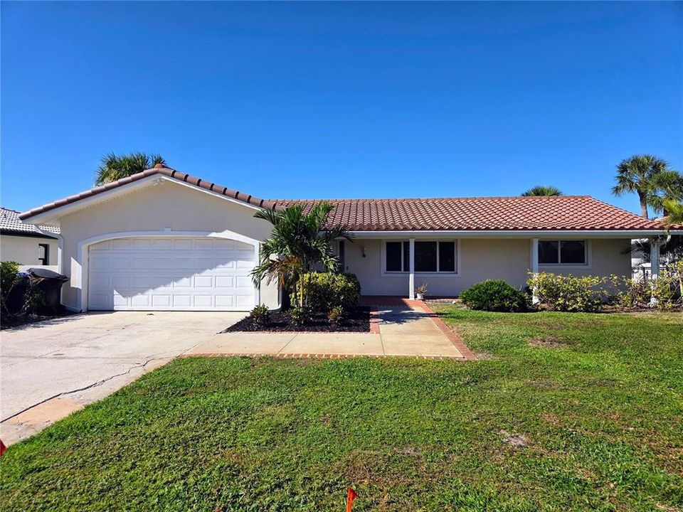 Recently Rented: $5,500 (4 beds, 2 baths, 1952 Square Feet)