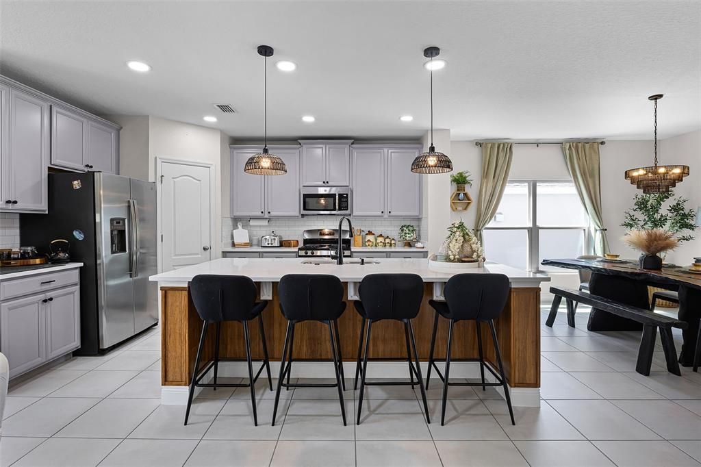 Active With Contract: $569,999 (5 beds, 3 baths, 3247 Square Feet)