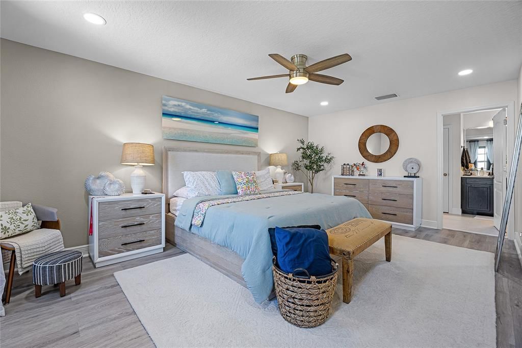 Active With Contract: $569,999 (5 beds, 3 baths, 3247 Square Feet)