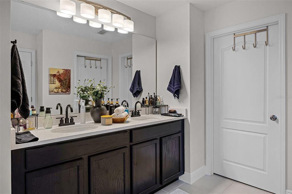 Active With Contract: $569,999 (5 beds, 3 baths, 3247 Square Feet)