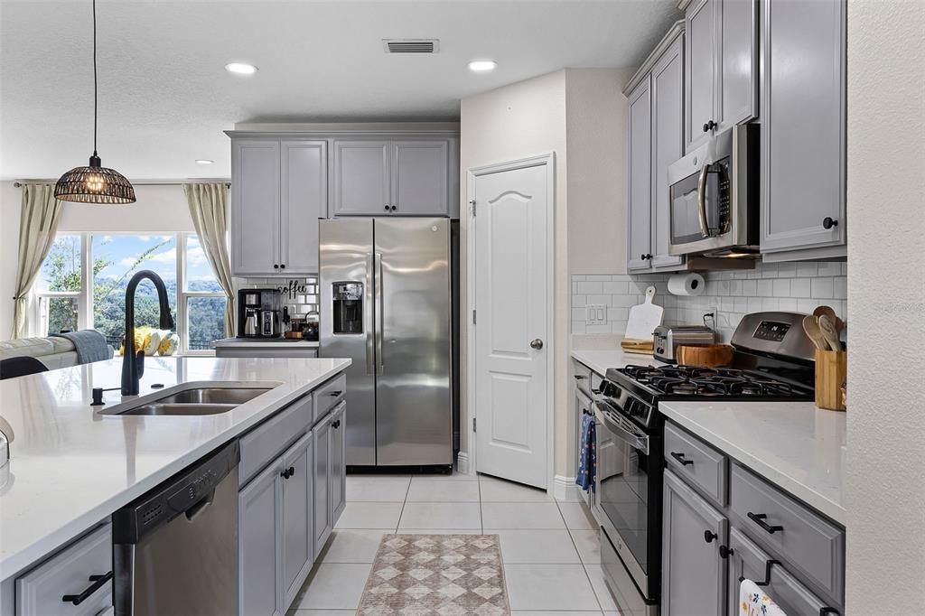 Active With Contract: $569,999 (5 beds, 3 baths, 3247 Square Feet)