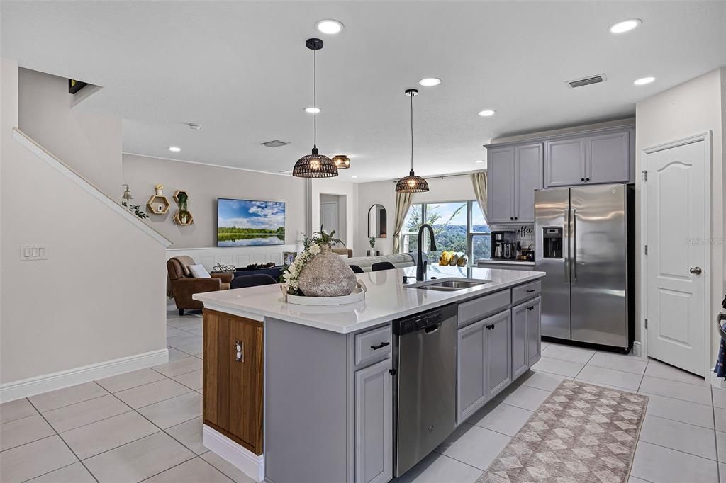 Active With Contract: $569,999 (5 beds, 3 baths, 3247 Square Feet)