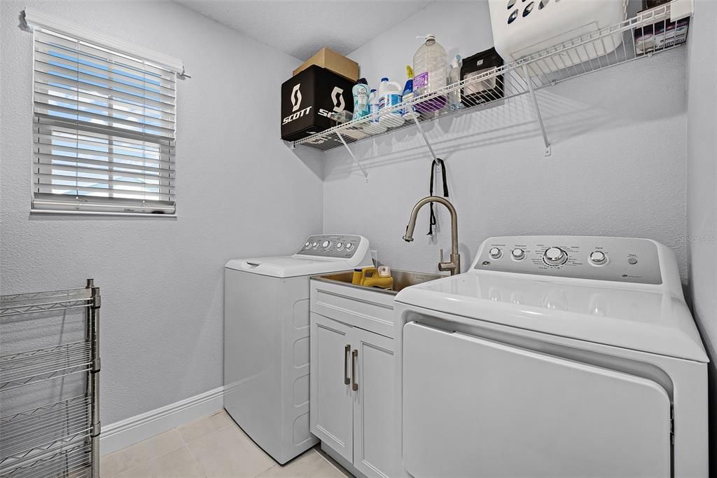 Active With Contract: $569,999 (5 beds, 3 baths, 3247 Square Feet)