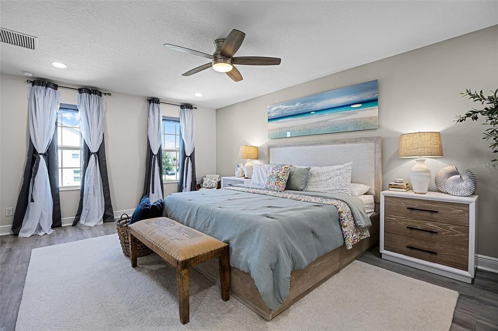 Active With Contract: $569,999 (5 beds, 3 baths, 3247 Square Feet)