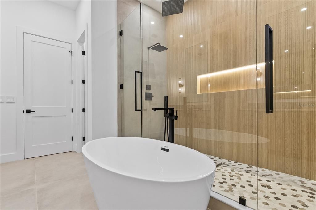 Activo con contrato: $1,685,000 (5 camas, 5 baños, 3420 Pies cuadrados)