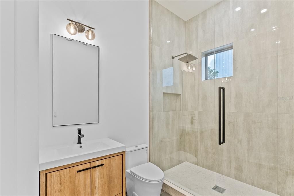 Activo con contrato: $1,685,000 (5 camas, 5 baños, 3420 Pies cuadrados)