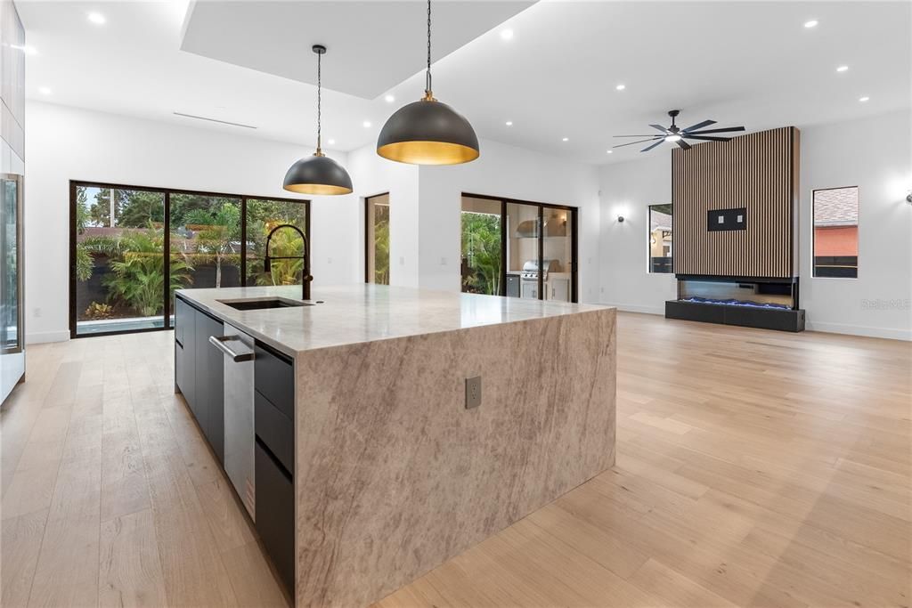 Activo con contrato: $1,685,000 (5 camas, 5 baños, 3420 Pies cuadrados)