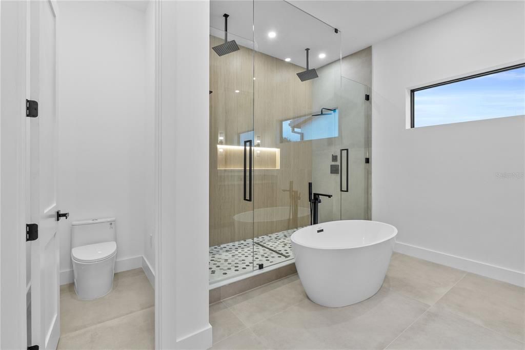 Activo con contrato: $1,685,000 (5 camas, 5 baños, 3420 Pies cuadrados)