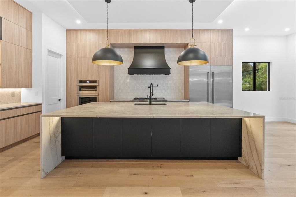 Activo con contrato: $1,685,000 (5 camas, 5 baños, 3420 Pies cuadrados)