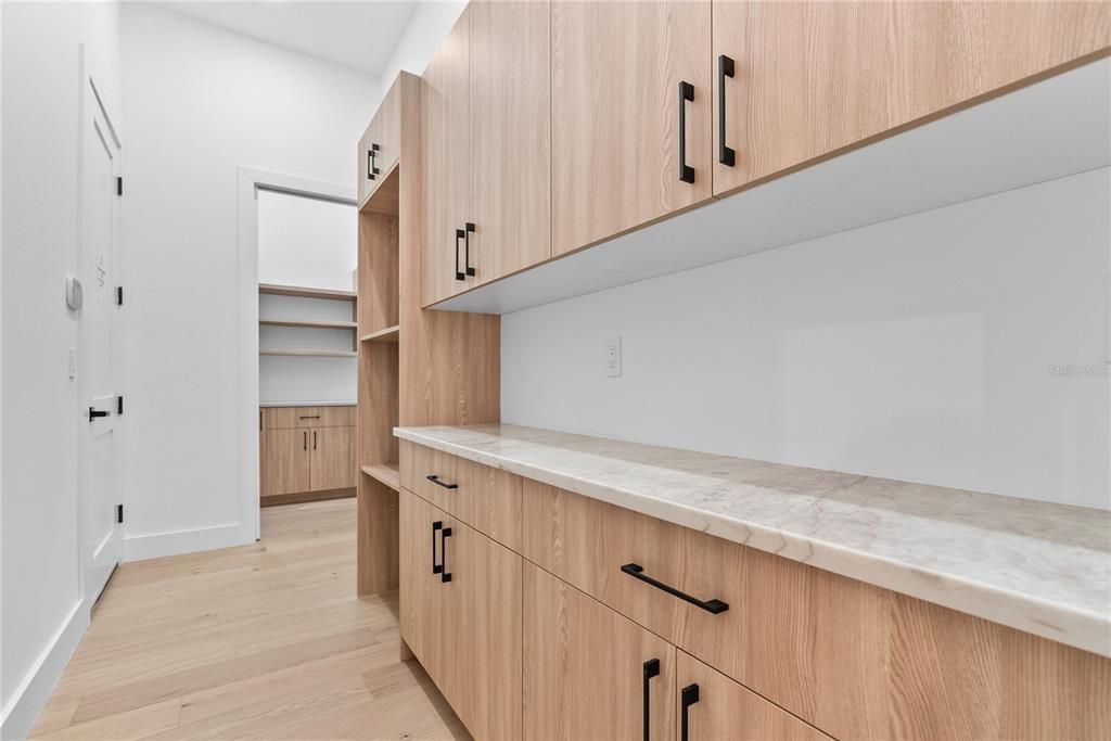 Activo con contrato: $1,685,000 (5 camas, 5 baños, 3420 Pies cuadrados)