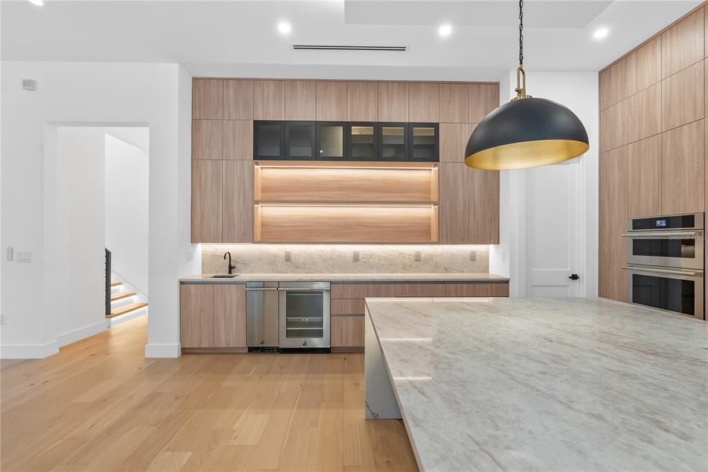 Activo con contrato: $1,685,000 (5 camas, 5 baños, 3420 Pies cuadrados)