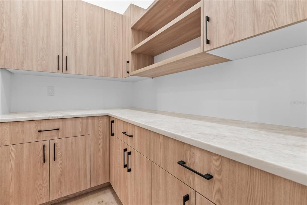 Activo con contrato: $1,685,000 (5 camas, 5 baños, 3420 Pies cuadrados)