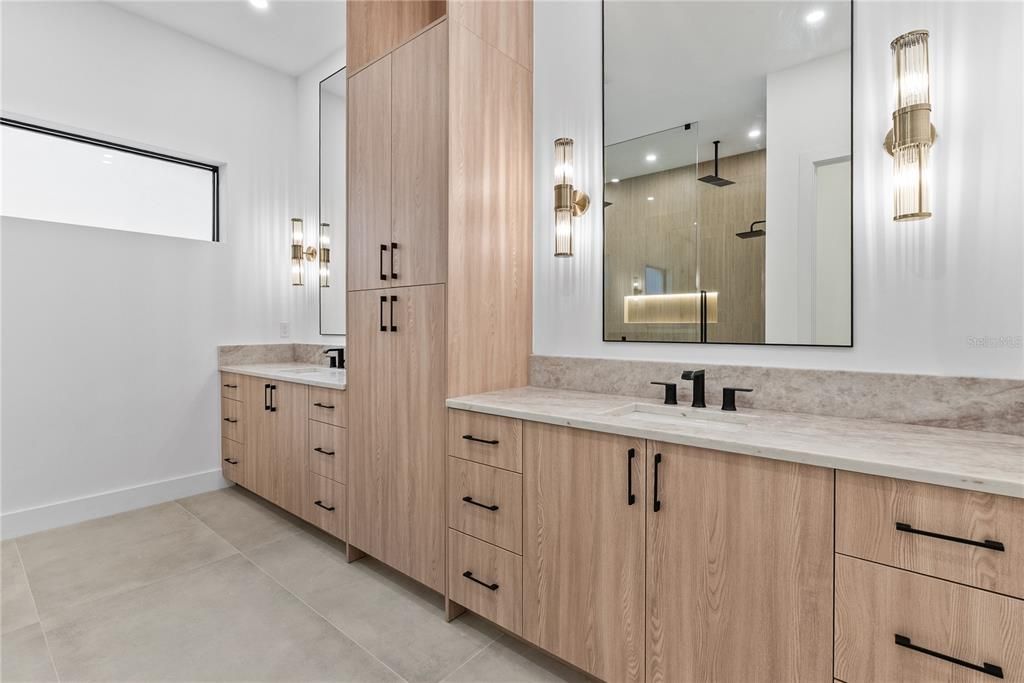 Activo con contrato: $1,685,000 (5 camas, 5 baños, 3420 Pies cuadrados)