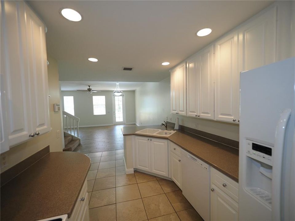 Active With Contract: $325,000 (3 beds, 2 baths, 1652 Square Feet)